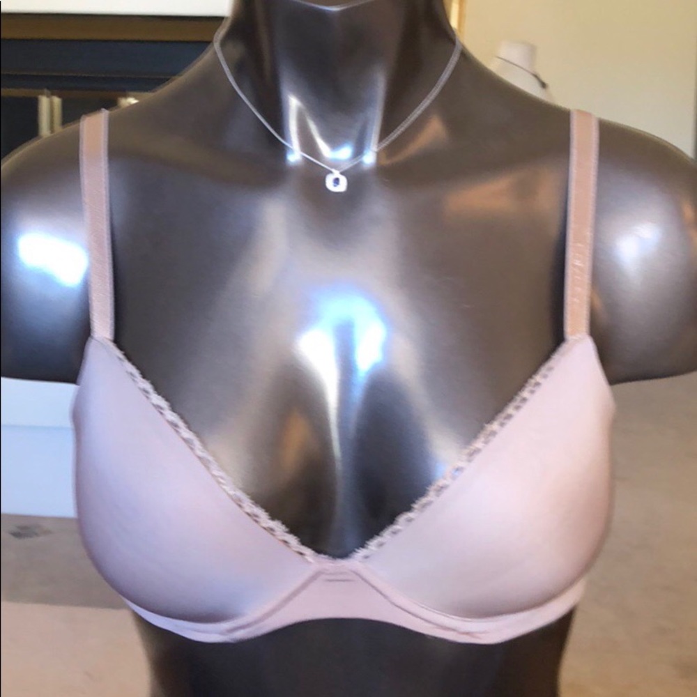 Calvin Klein Seductive Comfort F2892. 32D Bra